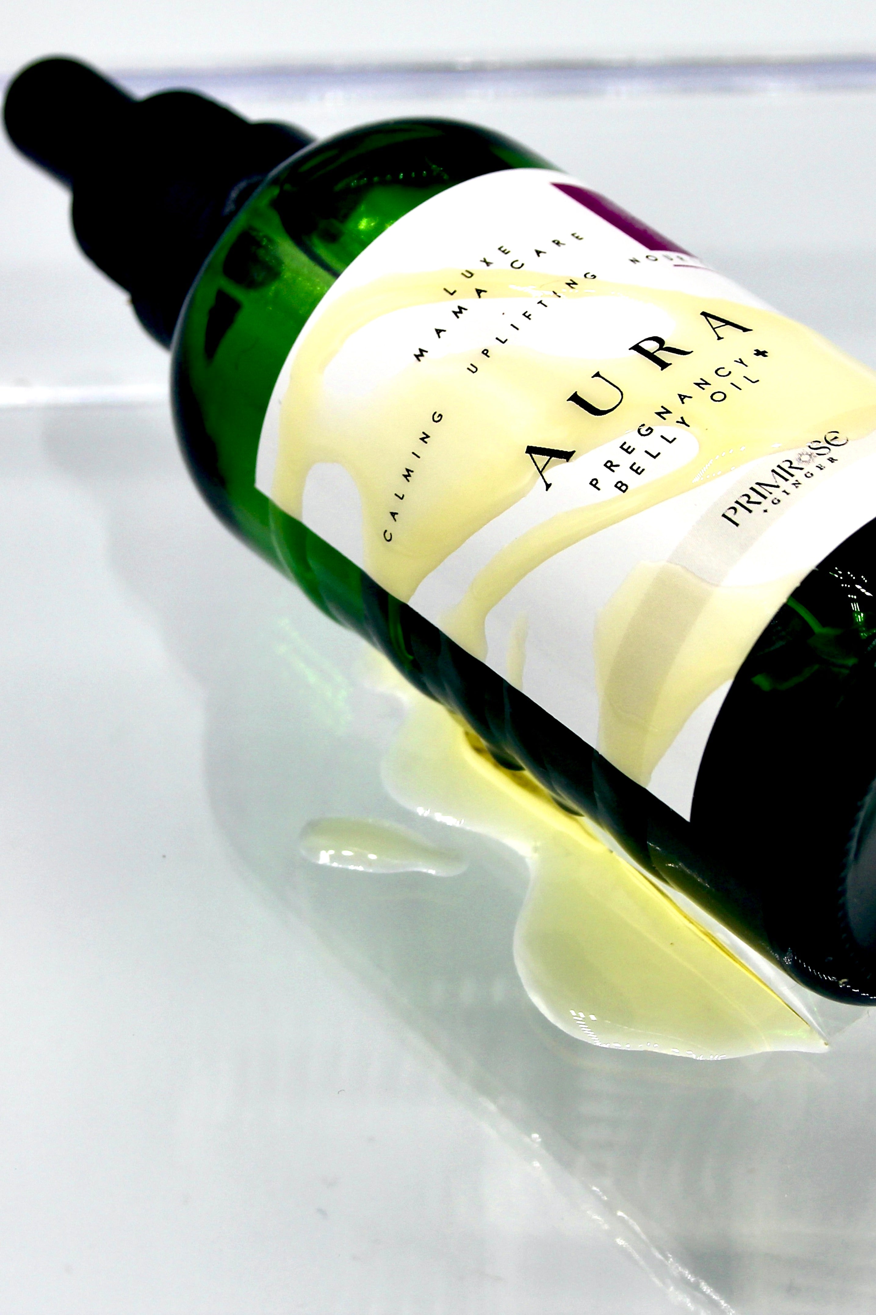 Hydrating pregnancy body oil with lightweight fast absorbing formula